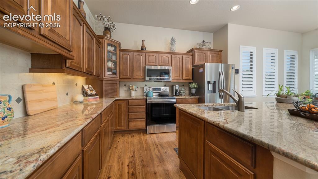 Image 7 of 37: Kitchen
