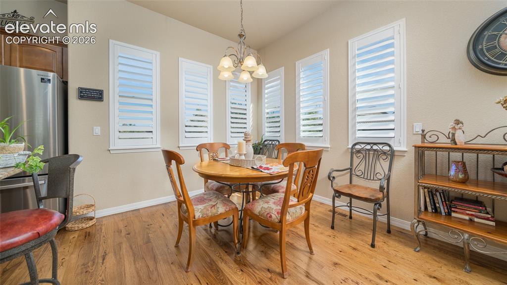 Image 9 of 37: Dining Area