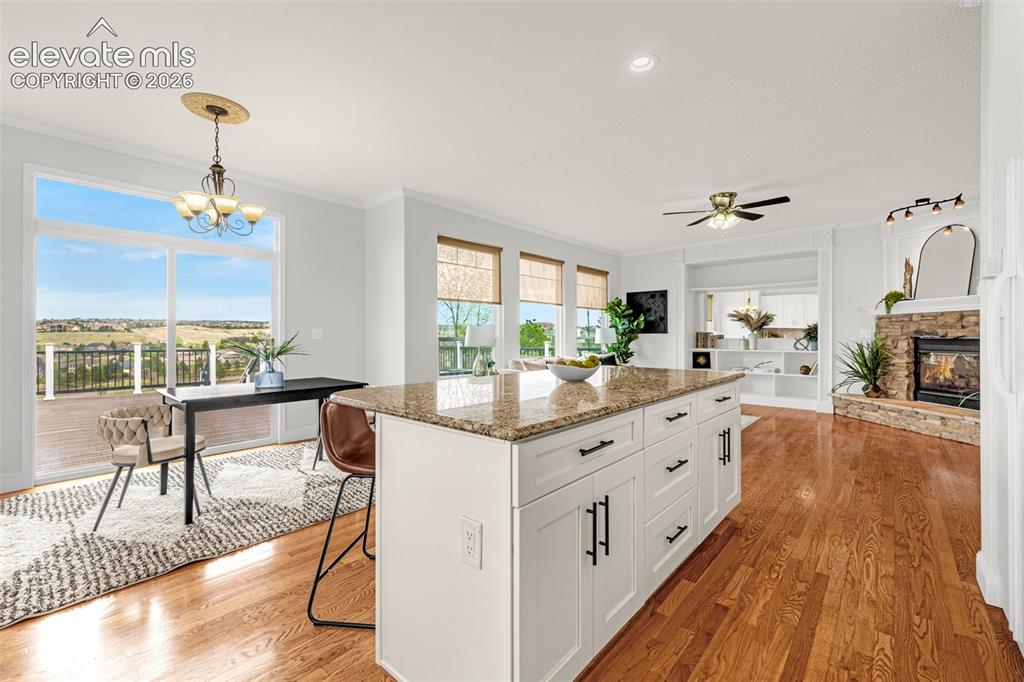 Image 18 of 50: Kitchen