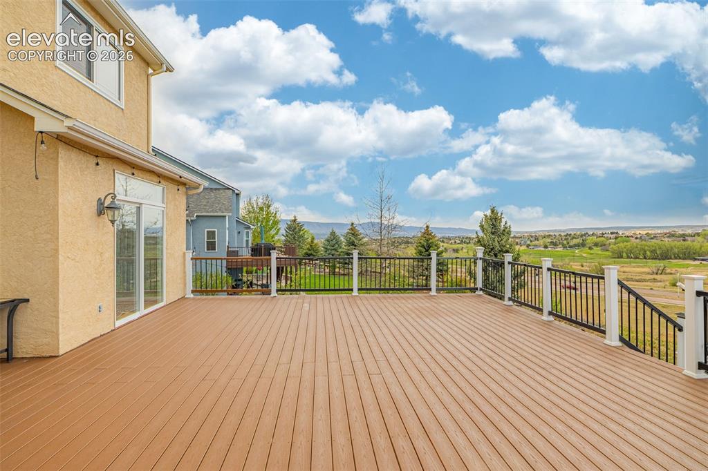 Image 44 of 50: Deck