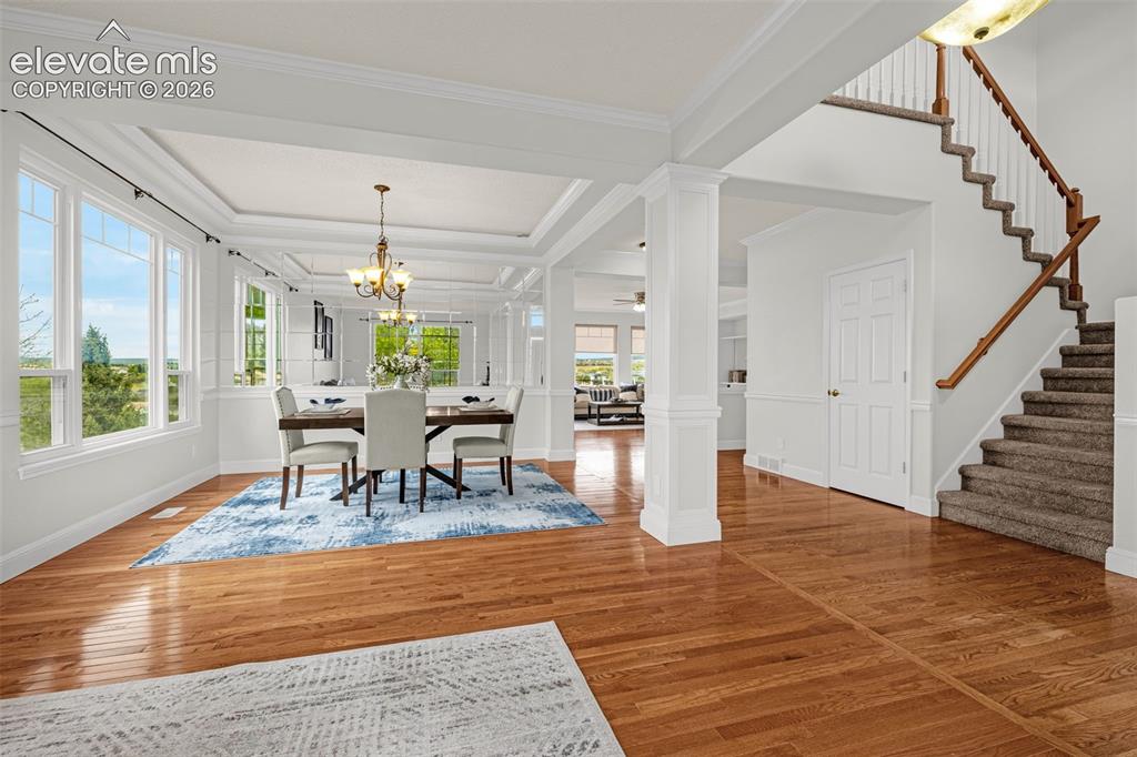 Image 9 of 50: Dining Area