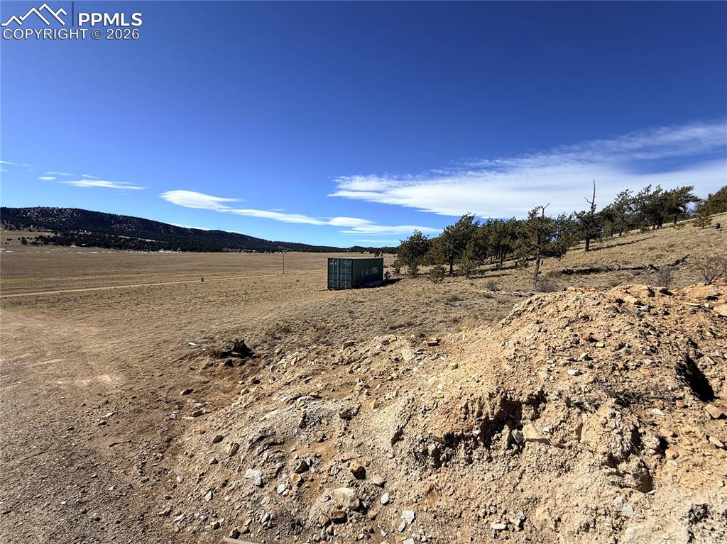 Image 15 of 36: Yard