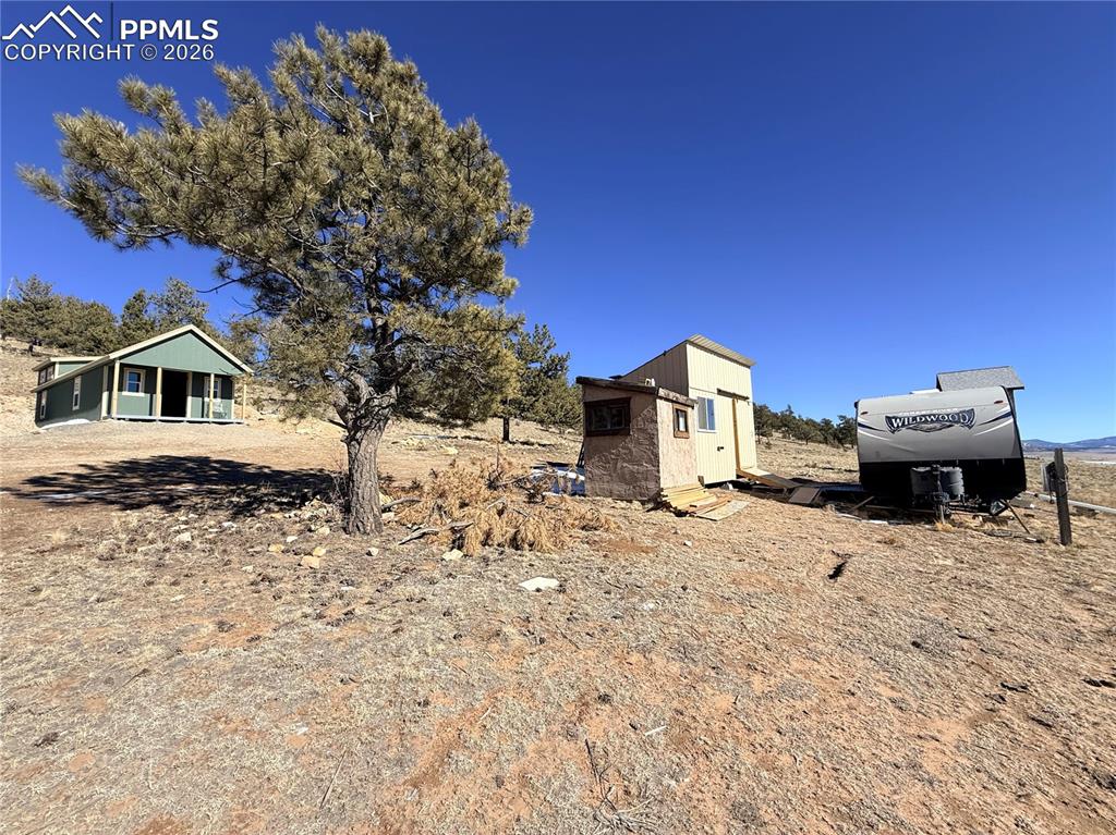 Image 17 of 36: Yard