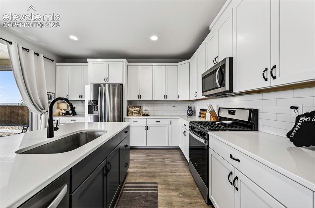 Image 10 of 49: Kitchen
