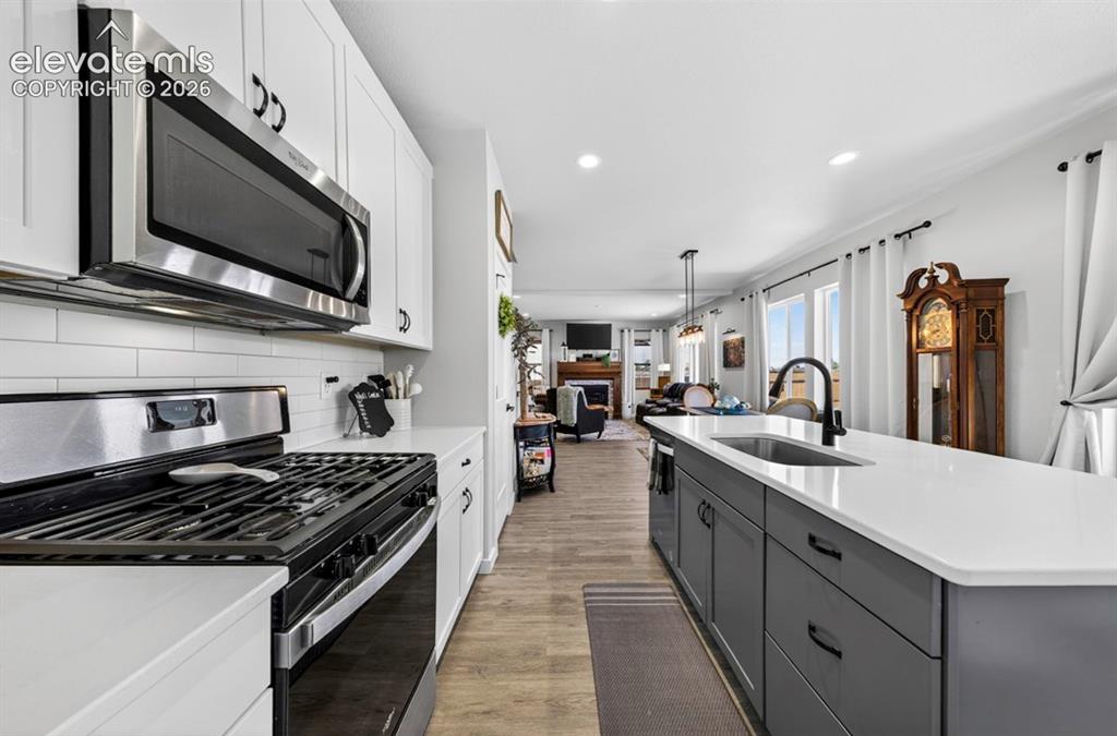 Image 11 of 49: Kitchen
