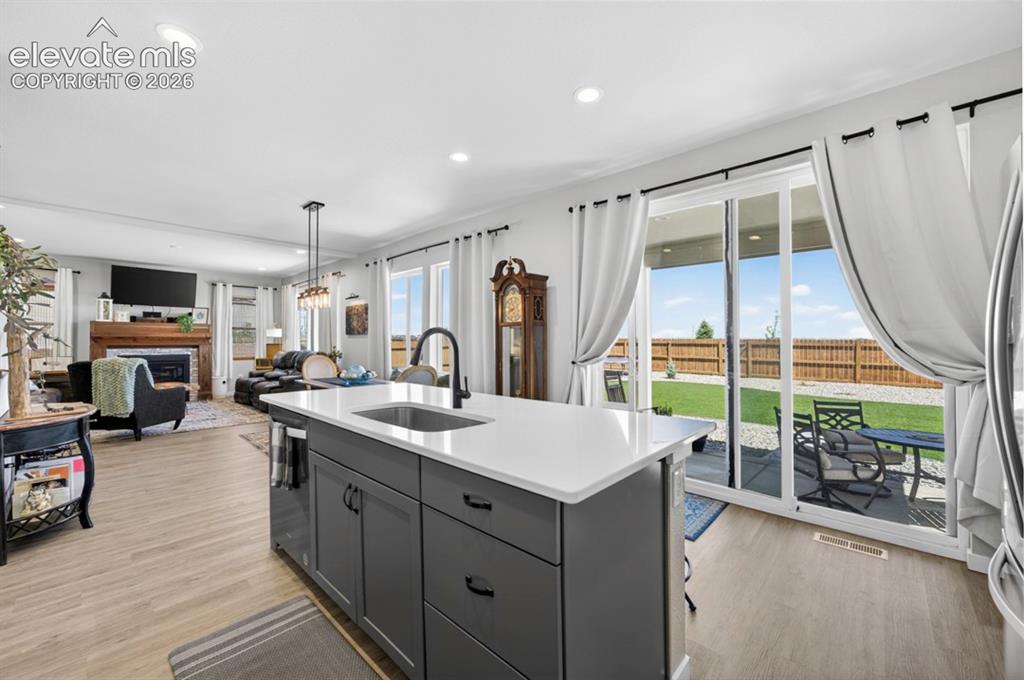 Image 16 of 49: Kitchen
