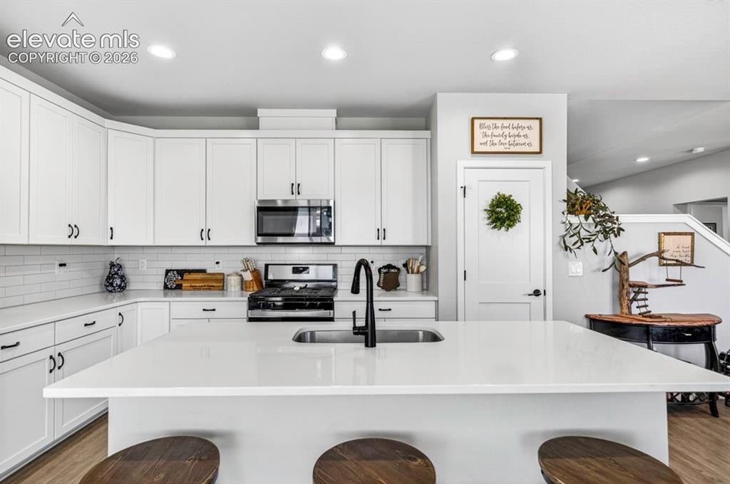 Image 17 of 49: Kitchen