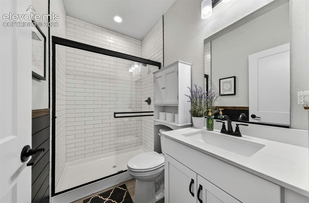 Image 19 of 49: Bathroom