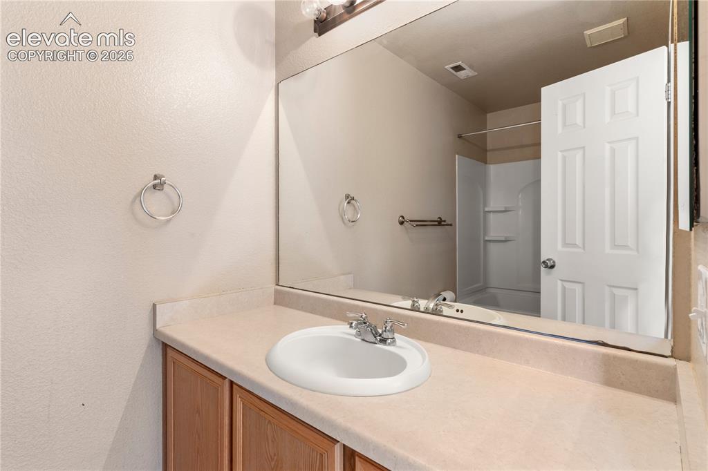Image 10 of 19: Bathroom