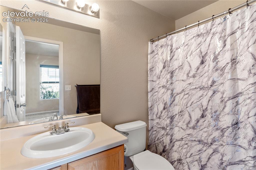 Image 2 of 19: Bathroom