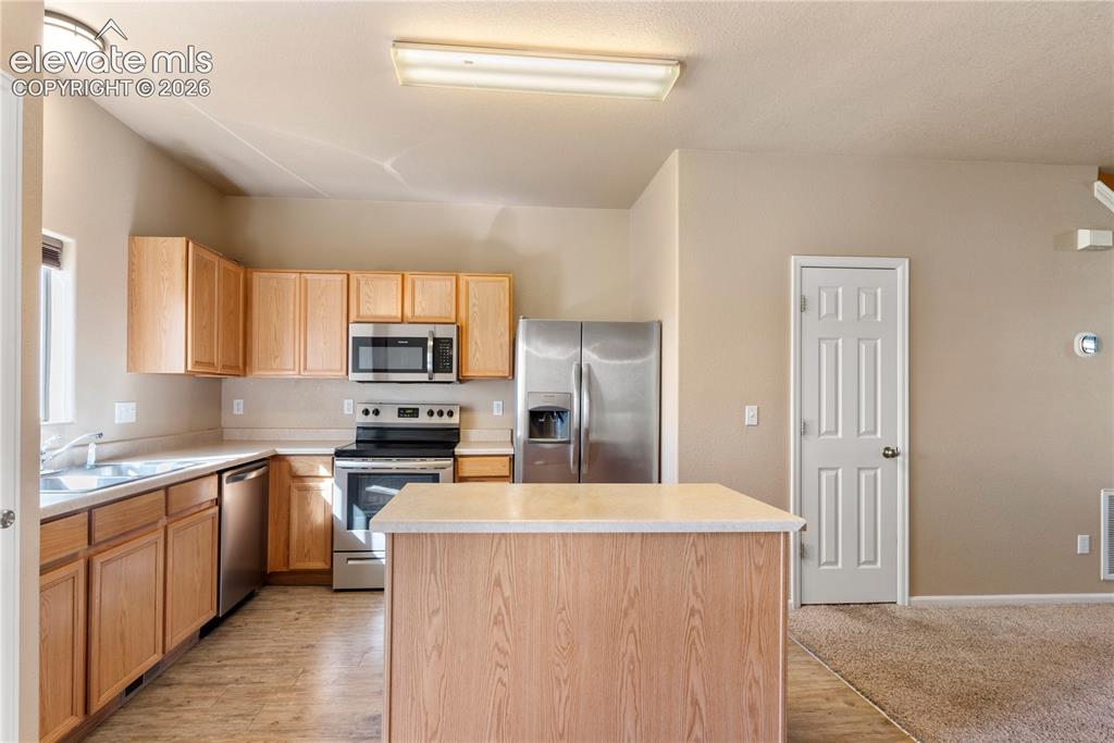 Image 6 of 19: Kitchen
