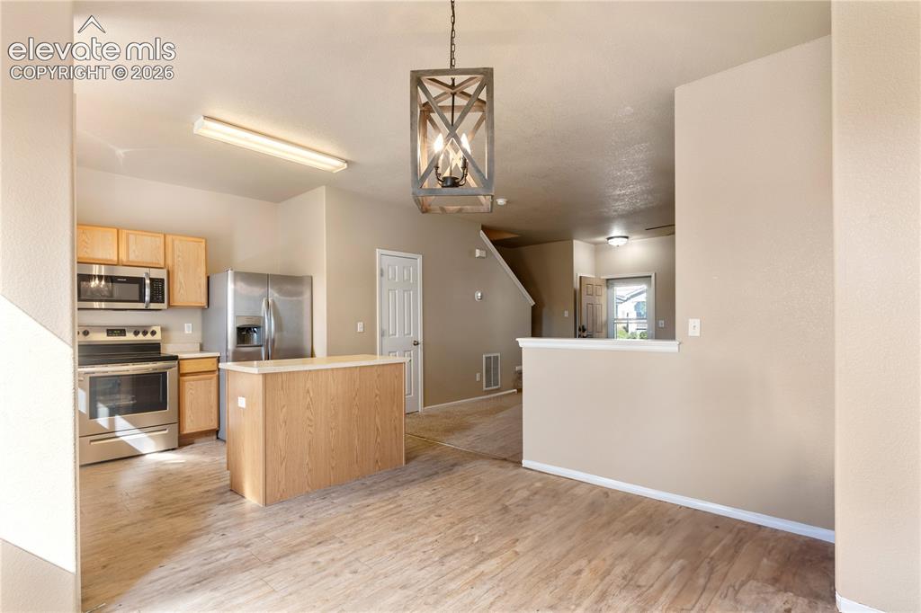 Image 8 of 19: Kitchen