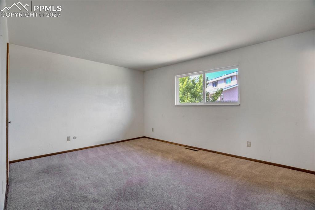 Image 19 of 49: Primary bedroom