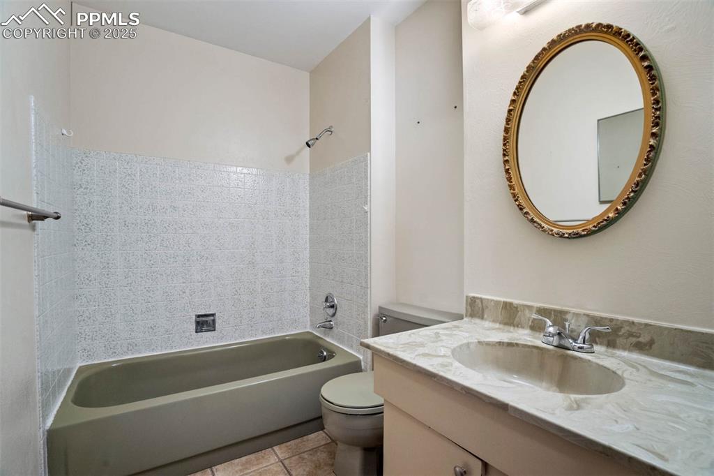 Image 26 of 49: Full bathroom-upper level