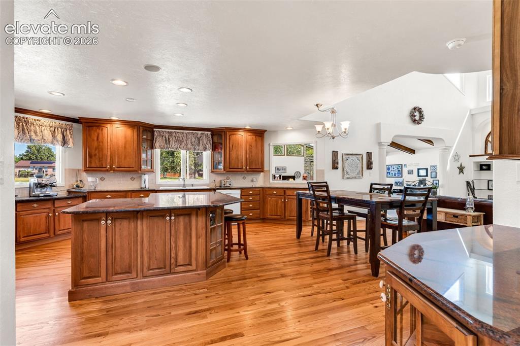 Image 8 of 50: Kitchen