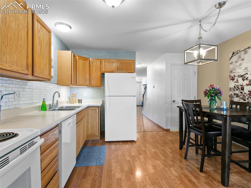 Image 11 of 48: Kitchen