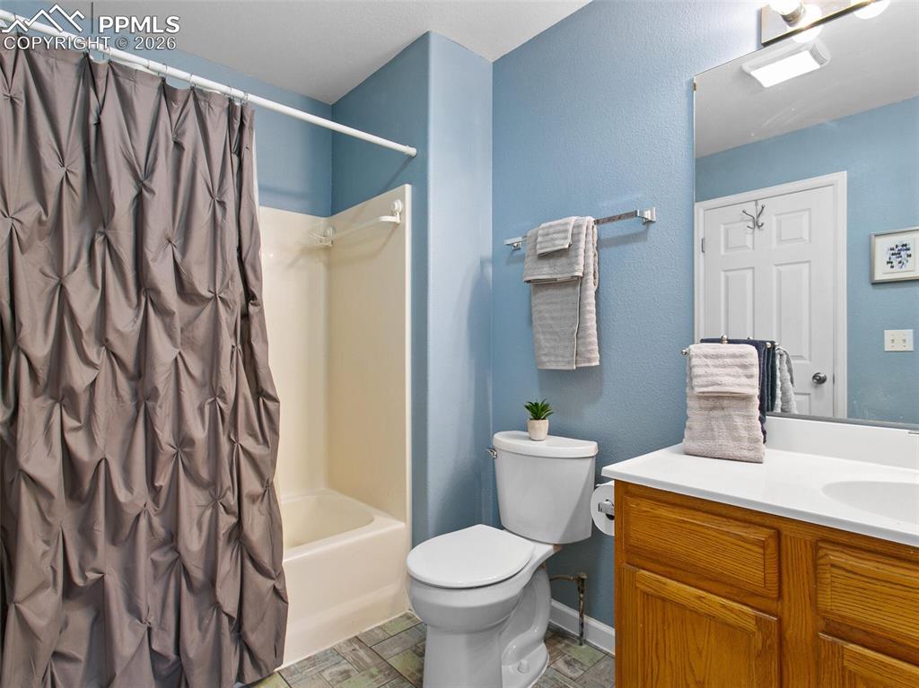 Image 21 of 48: Bathroom