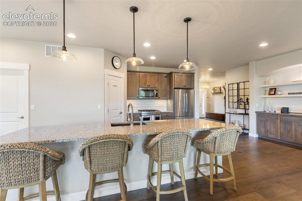 Image 19 of 50: Kitchen