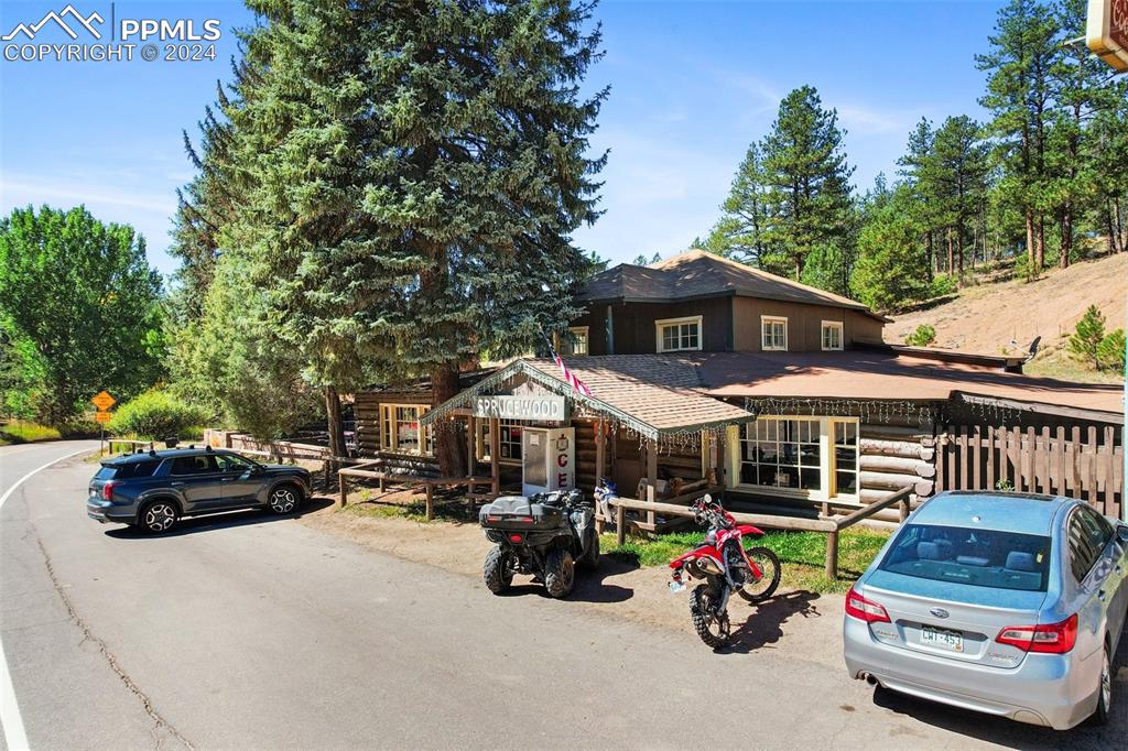 Image 9 of 27: Live music, food, libations