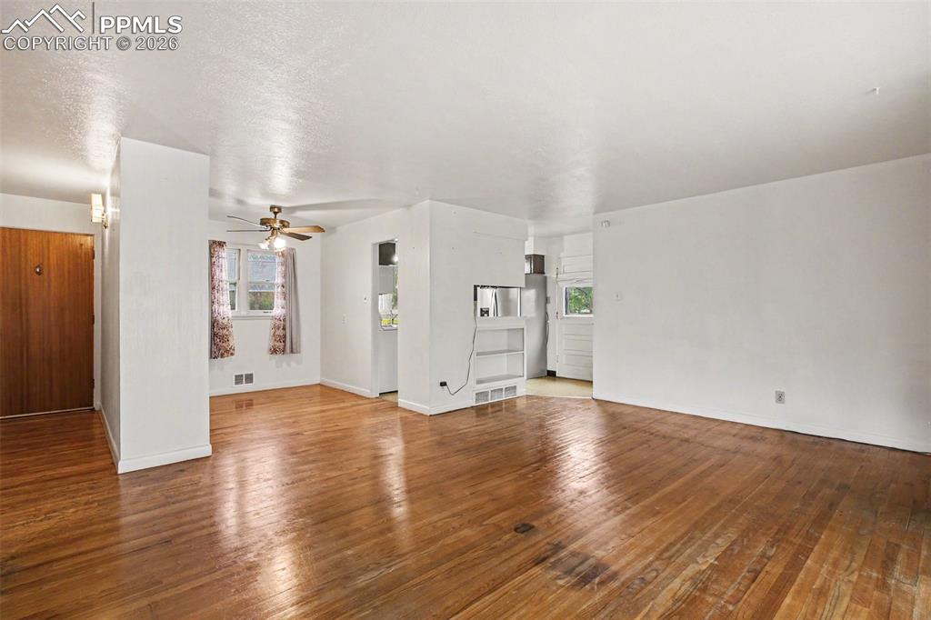 Image 11 of 33: Living Room