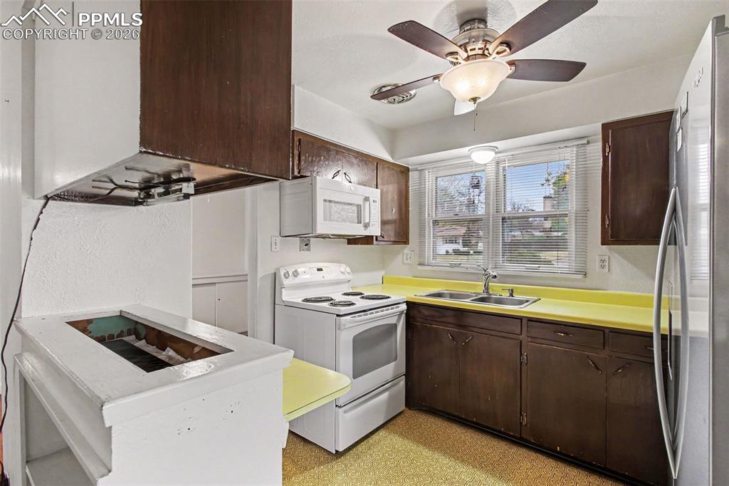 Image 13 of 33: Kitchen