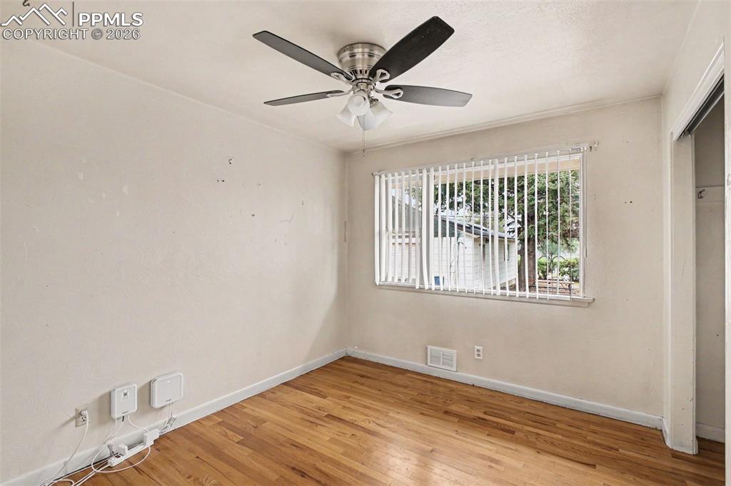 Image 15 of 33: Bedroom
