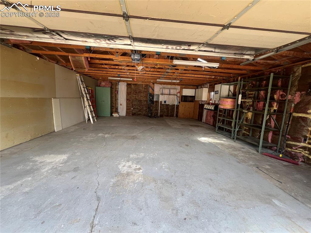 Image 6 of 33: Garage
