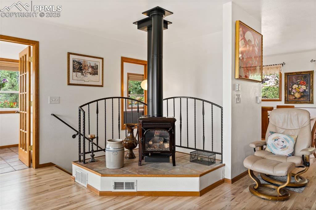 Image 14 of 45: High Efficiency Natural Gas Burning Stove!