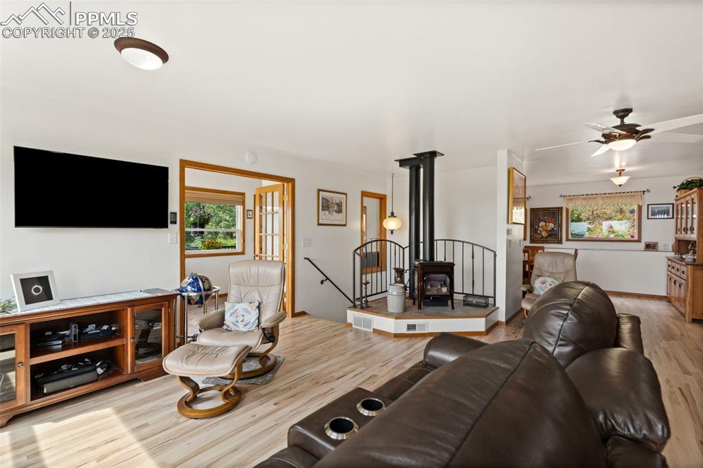 Image 17 of 45: Open Floor Plan!