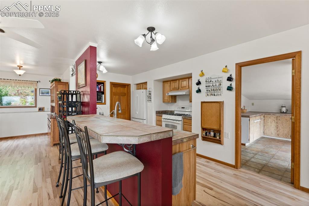 Image 20 of 45: High Breakfast Bar!