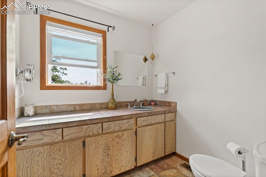Image 27 of 45: 1/2 Bath with Custom Pankratz Pottery Sink Bowl with Upgraded Faucet!