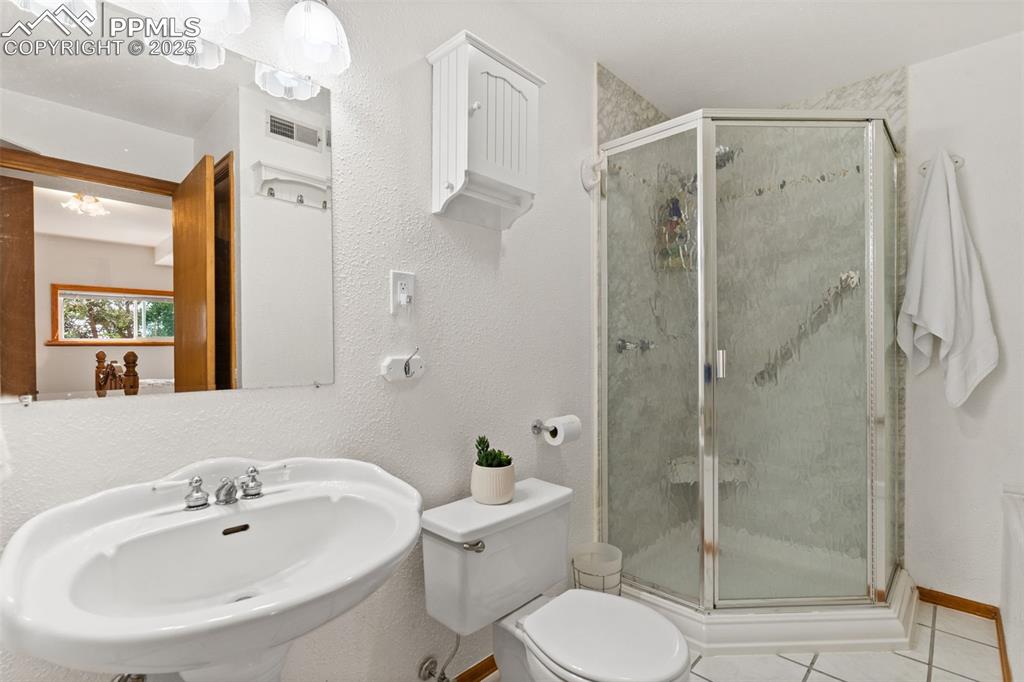 Image 30 of 45: Full Master Bathroom with Separate Shower and Large Jetted Soaking Tub!