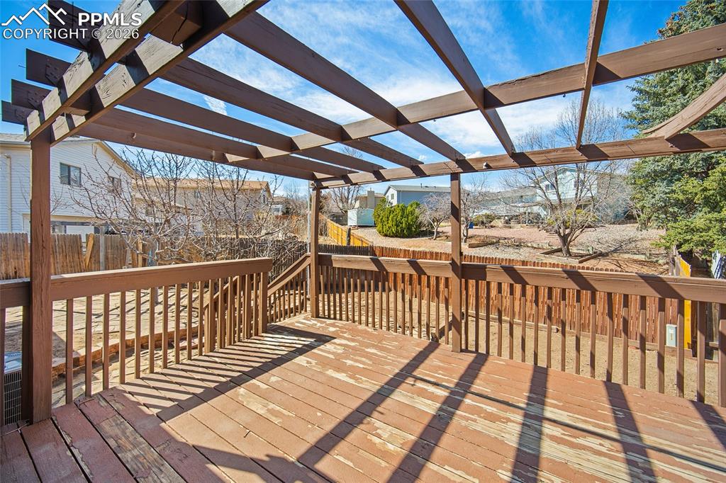 Image 25 of 46: Deck