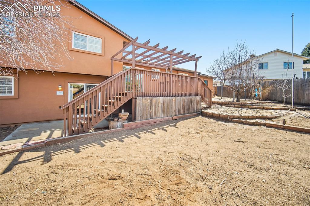 Image 30 of 46: Yard