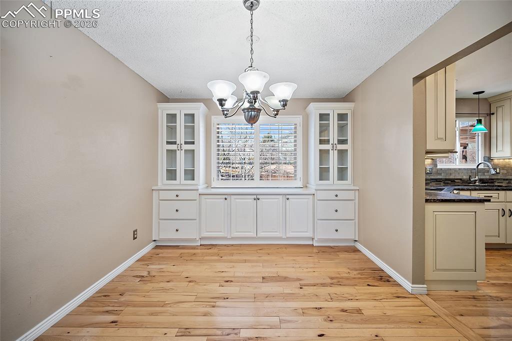 Image 9 of 46: Dining Area