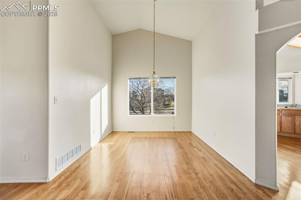 Image 10 of 42: Dining Room