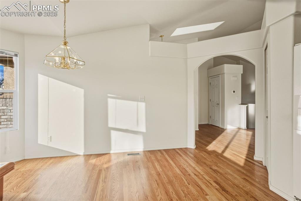 Image 11 of 42: Dining Area