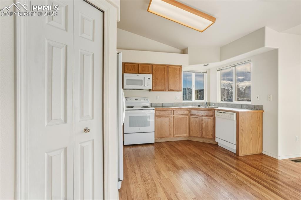 Image 12 of 42: Kitchen