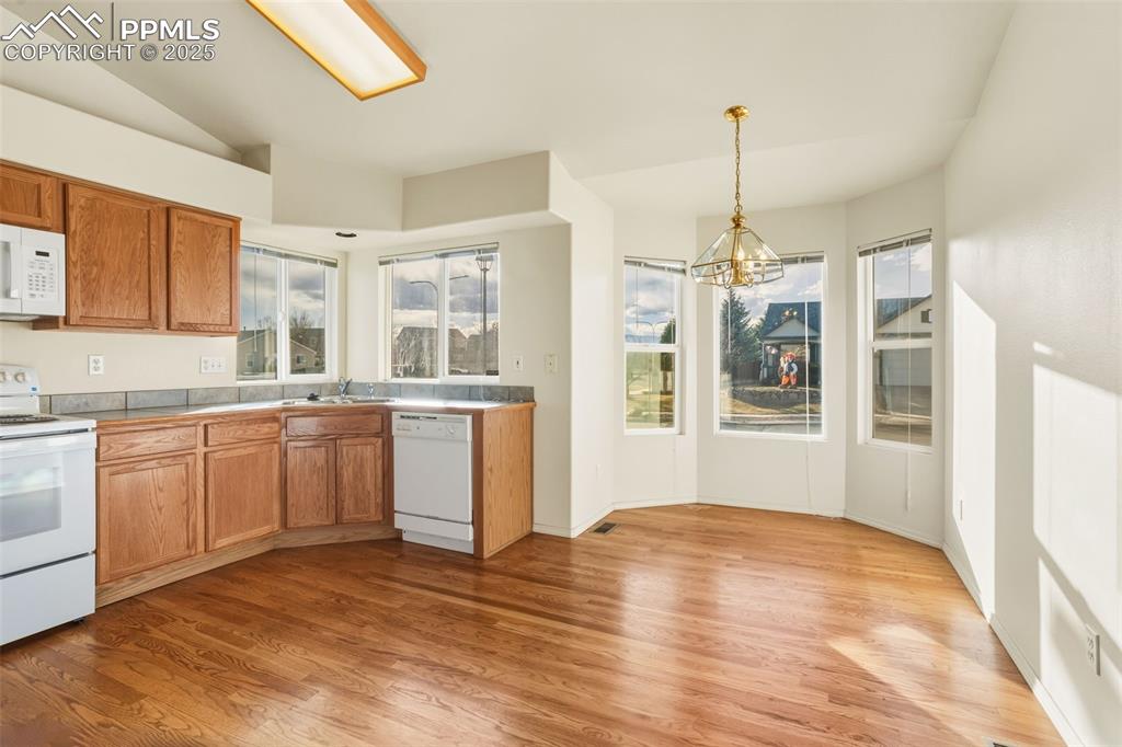 Image 13 of 42: Kitchen