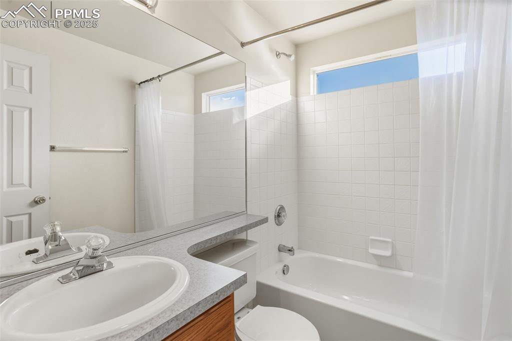 Image 18 of 42: Bathroom