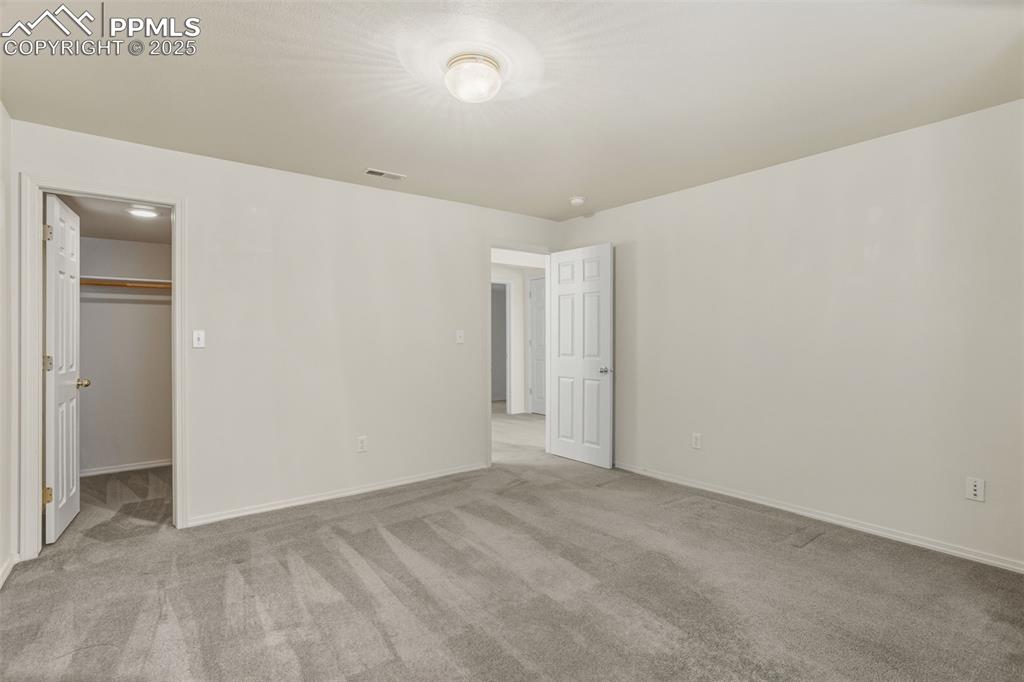 Image 27 of 42: Bedroom