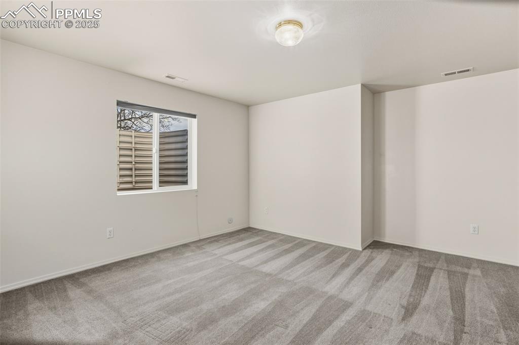 Image 29 of 42: Bedroom