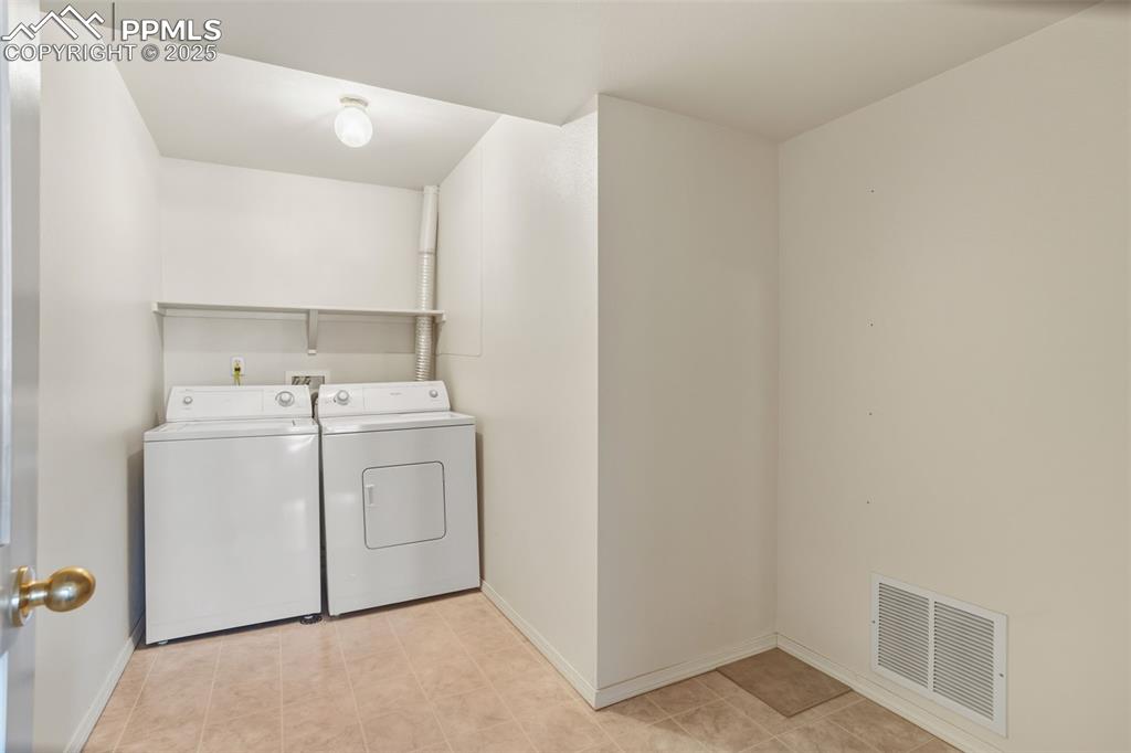 Image 31 of 42: Laundry