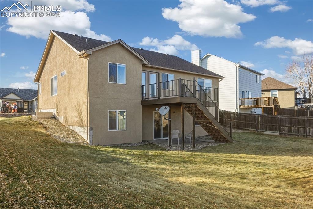 Image 38 of 42: Back of Structure