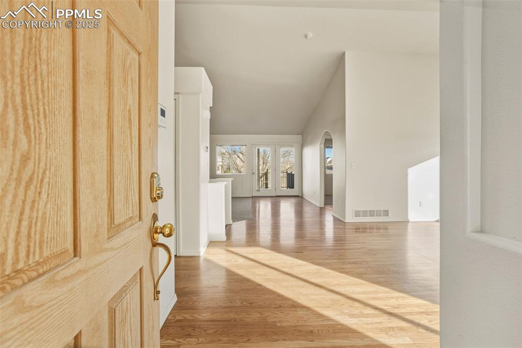 Image 4 of 42: Entry