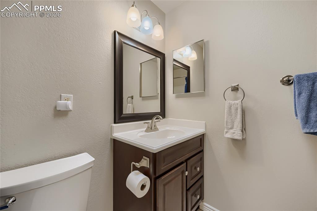 Image 16 of 27: Bathroom