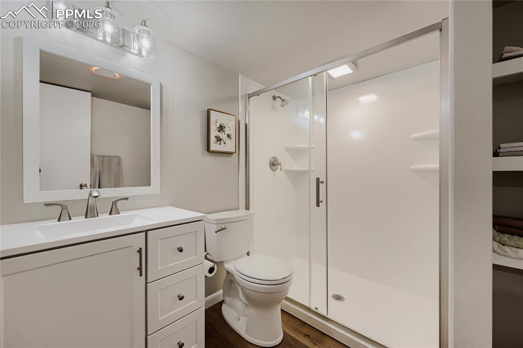 Image 19 of 27: Bathroom