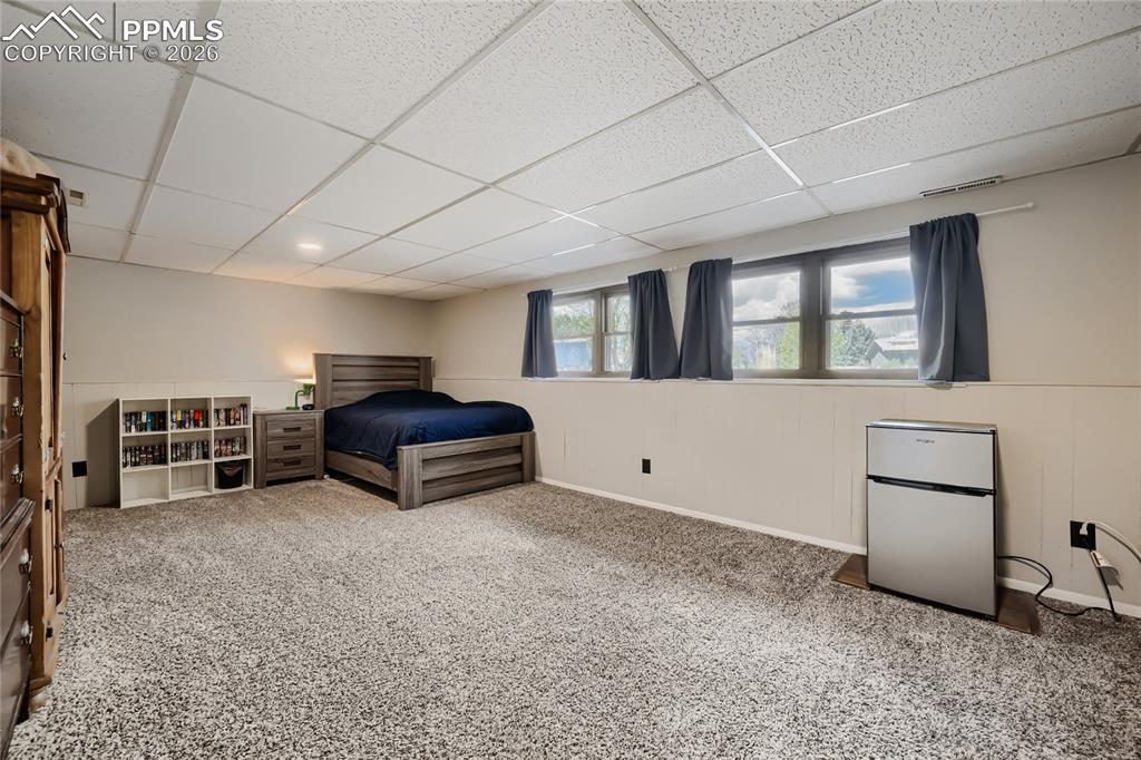 Image 21 of 27: Bedroom