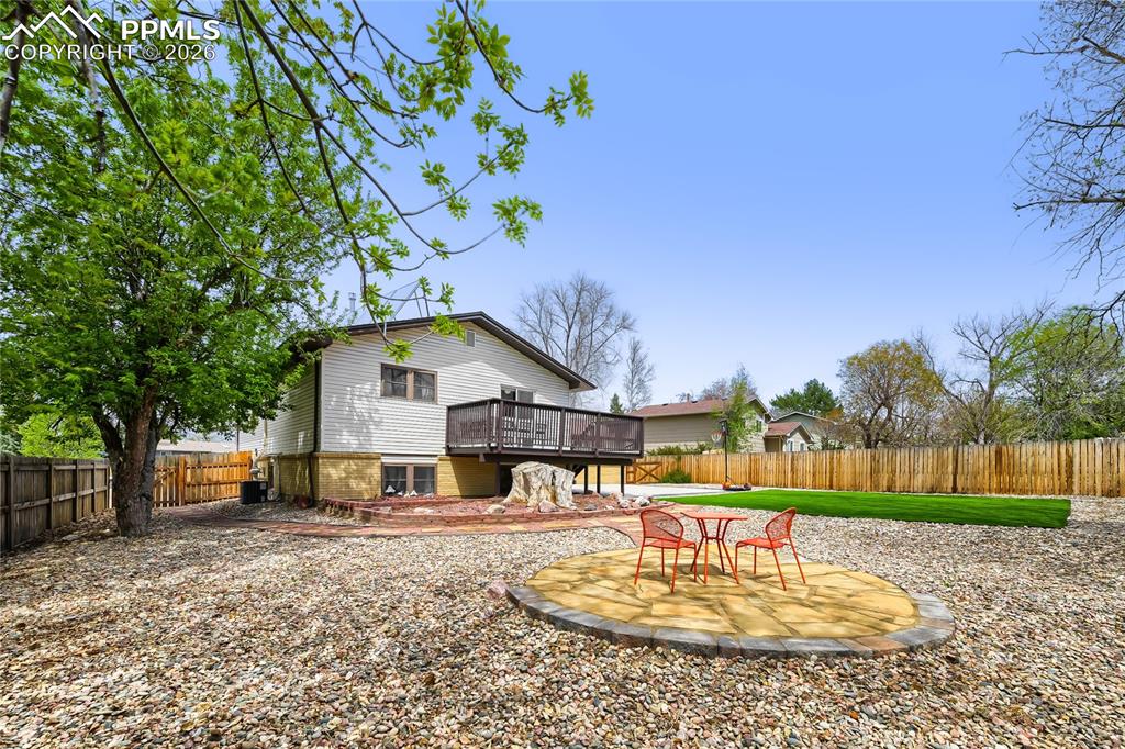 Image 23 of 27: Back of Structure