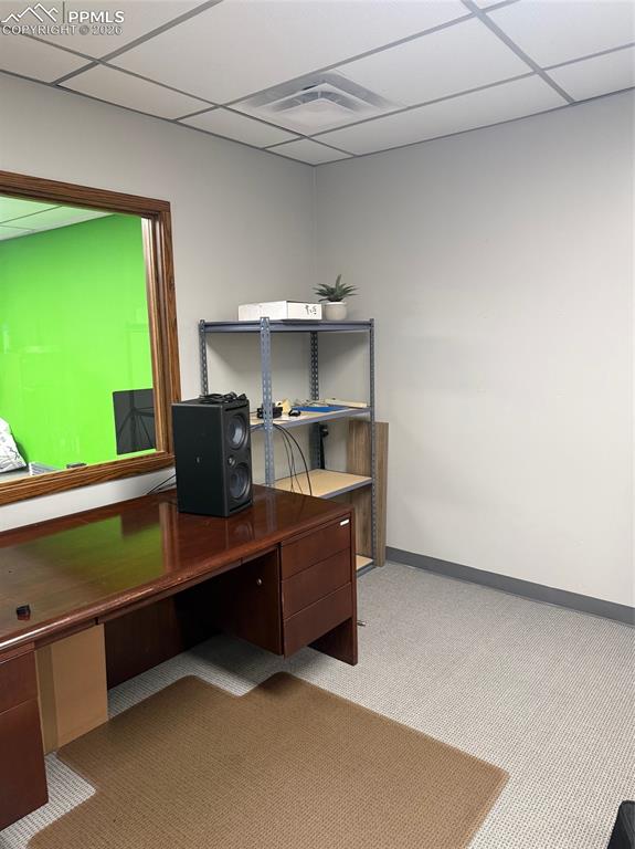 Image 10 of 11: Office